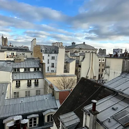 Up Above Pont Neuf 아파트